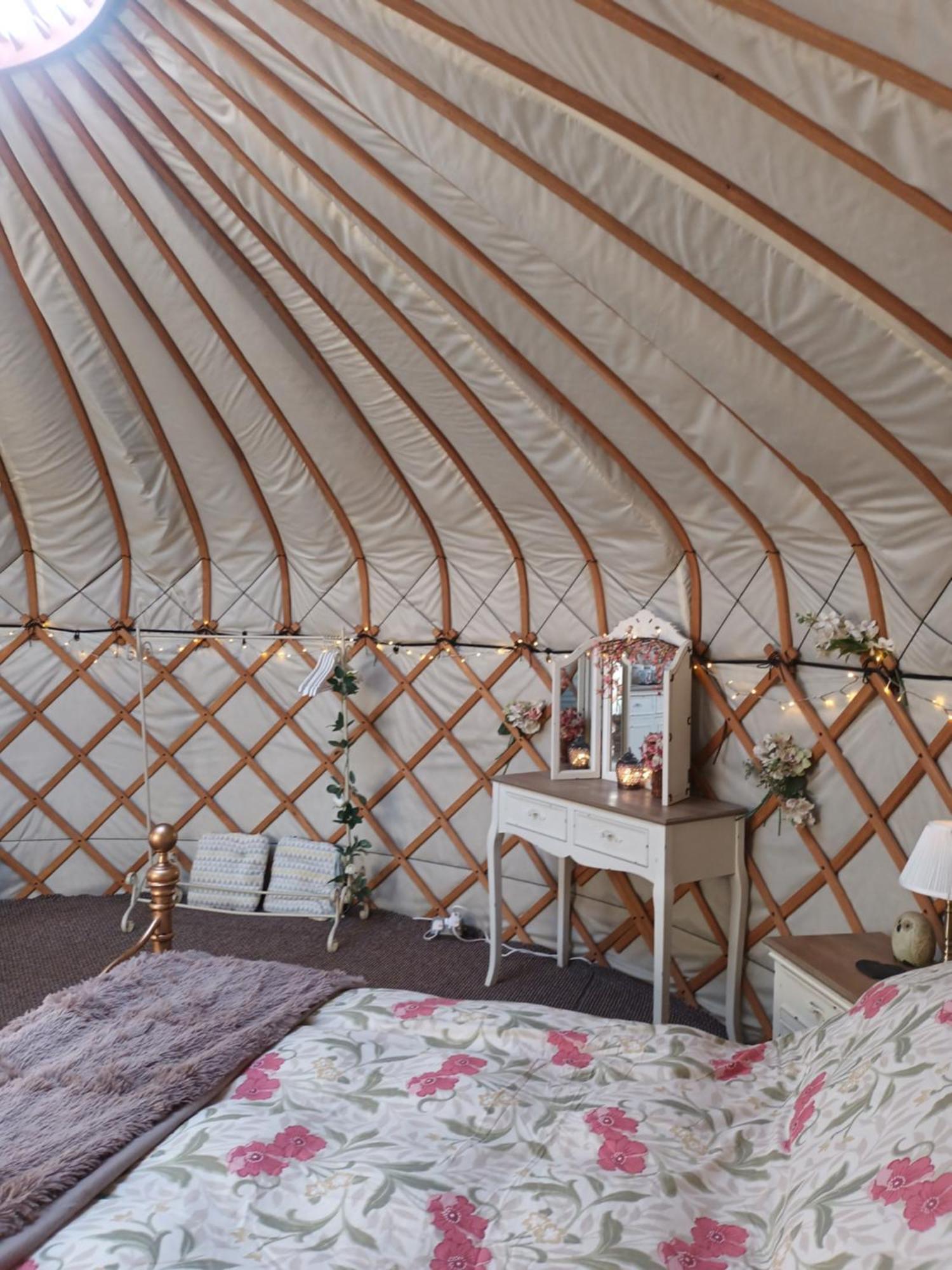 Gingerbread Cottage Yurts Dereham Eksteriør bilde
