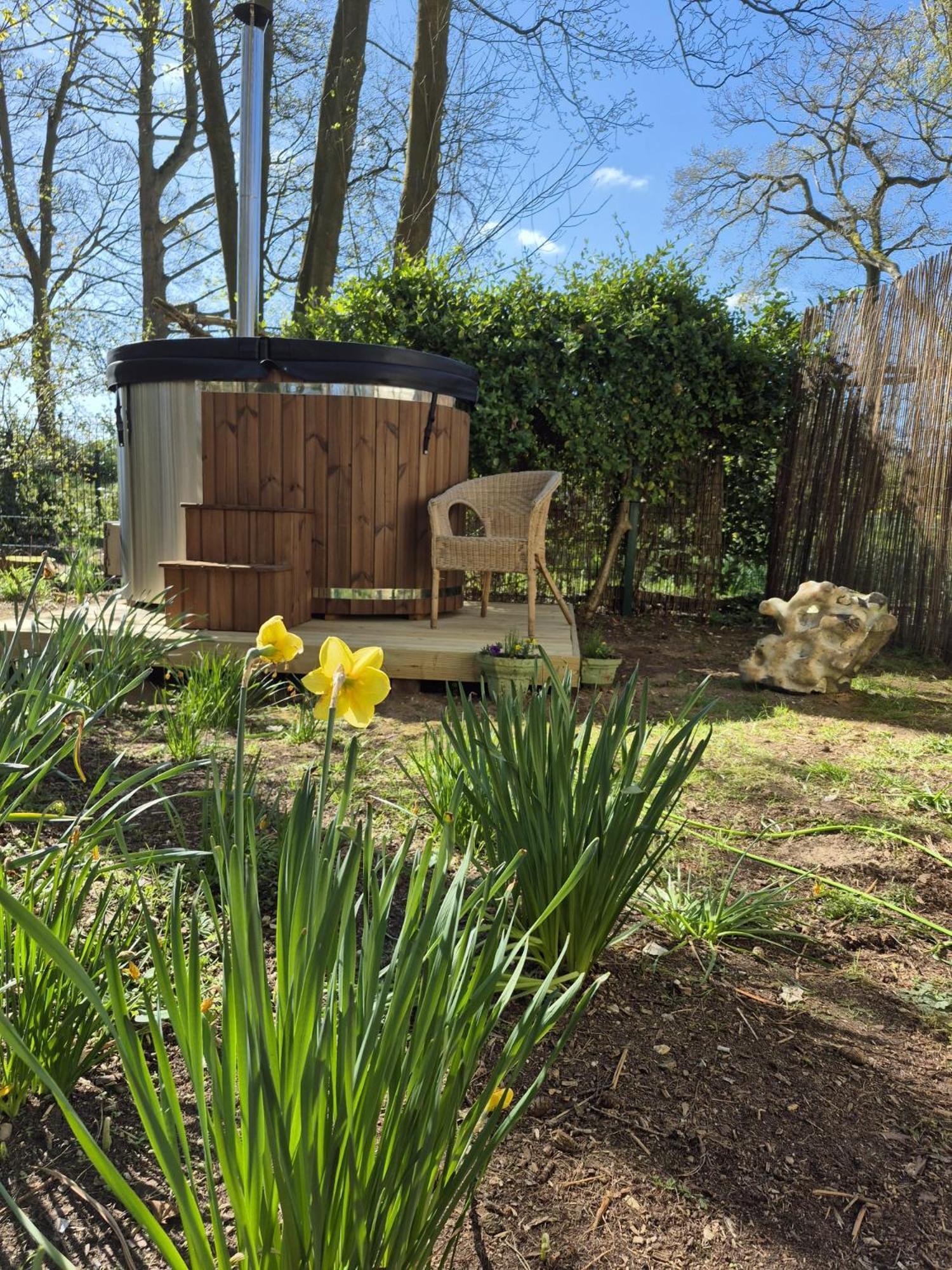 Gingerbread Cottage Yurts Dereham Eksteriør bilde