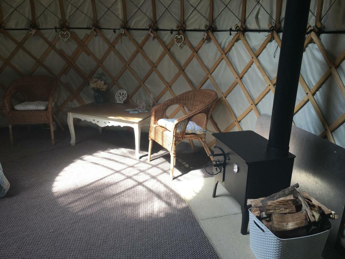 Gingerbread Cottage Yurts Dereham Eksteriør bilde